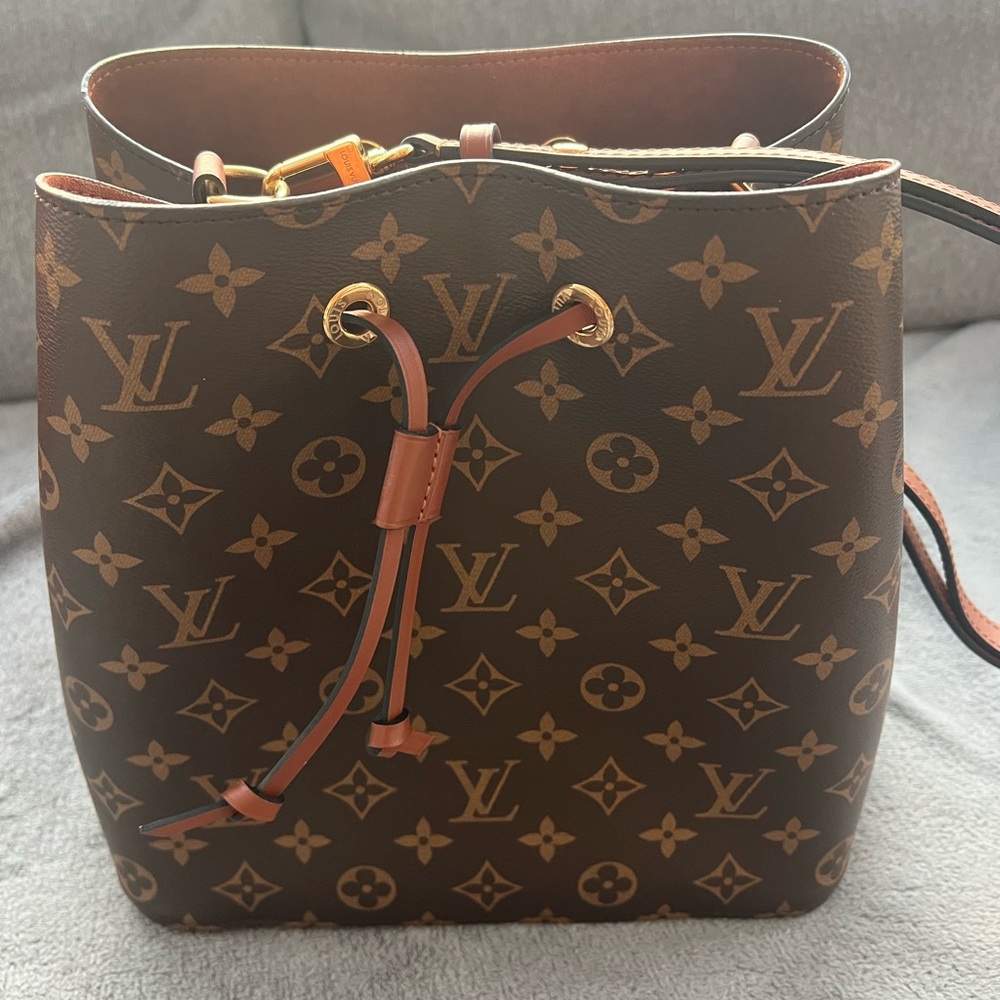Louis Vuitton Monogram NeoNoe Shoulder Bag - Perfect Condition. Full set.